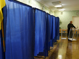 Парламентские выборы проходят на Украине по смешанной системе: 225 депутатов избираются по партийным спискам, и столько же - 225 депутатов по мажоритарной системе в одномандатных округах