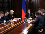 Медведев предлагает отложить вопрос о
страховом периоде в пенсионной реформе, который вызывает самые ожесточенные споры 