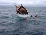 ВИДЕО, достойное фильма ужасов: рыбаки в последний момент спаслись с тонущего в Ирландском море траулера