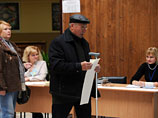 Парламентские выборы проходили на Украине по смешанной системе: 225 депутатов избирались по партийным спискам, и столько же - 225 депутатов - по мажоритарной системе в одномандатных округах