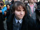 Освобожденная участница коллектива Екатерина Самуцевич в связи с этим предъявила претензии одному из адвокатов девушек, остающихся в тюрьме, - Марку Фейгину