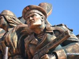 В Керчи со скандалом открывают памятник героям войны - местные в шоке от "гоблинов" и "покемонов" (ФОТО) В Керчи со скандалом открывают памятник героям войны - местные в шоке от "гоблинов" и "покемонов" (ФОТО)