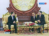 Для участия в саммите в столицу Лаоса Вьентьян прибыл и премьер-министр России Дмитрий Медведев. В понедельник он встретился с президентом Лаоса Тюммали Сайнясоном