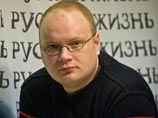 Обозреватель газеты "Коммерсант" Олег Кашин утверждает, что опознал одного из двух неизвестных, жестоко избивших его в ночь на 6 ноября 2010 года в центре Москвы