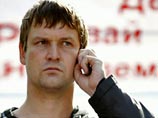Защита Развозжаева просила освободить его из СИЗО. Но суд занял сторону прокурора, который просил оставить постановление об аресте Развозжаева без изменения Защита Развозжаева просила освободить его из СИЗО. Но суд занял сторону прокурора, который просил оставить постановление об аресте Развозжаева без изменения