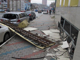 В центре Владивостока обвалился фасад дома, который привели в порядок к скандальному саммиту В центре Владивостока обвалился фасад дома, который привели в порядок к скандальному саммиту