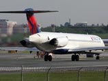 В США самолет со 102 пассажирами аварийно сел с отказавшим двигателем В США самолет со 102 пассажирами аварийно сел с отказавшим двигателем