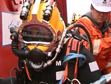 Водолазы МЧС скоро приступят к подводному обследованию "золотого сухогруза"