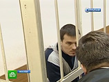 Ранее он признал свою вину в участии в массовых беспорядках и в применении насилия по отношению к представителю власти, так что его дело рассматривают в особом, ускоренном порядке Ранее он признал свою вину в участии в массовых беспорядках и в применении насилия по отношению к представителю власти, так что его дело рассматривают в особом, ускоренном порядке