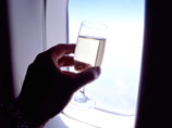 Минтранс запретит проносить в самолеты спиртное - даже из duty free