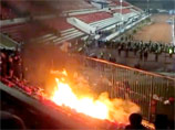 Болельщики "Зенита" подожгли стадион в Нижнем Новгороде (ВИДЕО)
