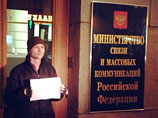 Несогласным, у которых нет времени и желания устраивать пикет, оппозиционеры предлагают прийти на Тверскую, 7 и положить "чистый лист бумаги, лучше скомканный" в знак протеста Несогласным, у которых нет времени и желания устраивать пикет, оппозиционеры предлагают прийти на Тверскую, 7 и положить "чистый лист бумаги, лучше скомканный" в знак протеста