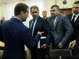 Судьбу Сердюкова мог решить спор с Шойгу, утверждают источники: "Лучше жевать, чем говорить" Судьбу Сердюкова мог решить спор с Шойгу, утверждают источники: "Лучше жевать, чем говорить"