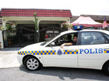 В Малайзии трое полицейских изнасиловали горничную из Индонезии
