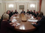 Владимир Путин готов смягчить последствия правительственной пенсионной реформы для "бабушек с носками" Владимир Путин готов смягчить последствия правительственной пенсионной реформы для "бабушек с носками"