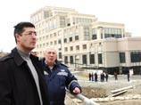 Роман Панов осмотрел ход строительства объектов Саммита АТЭС-2012, апрель 2011 года