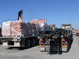 Около 70 из запланированных 120 грузовиков с медикаментами, продовольствием, бытовым газом и припасами первой необходимости уже въехали в анклав через погранпереход "Керем-Шалом"