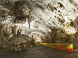 В одной из карстовых пещер на плато Крас, расположенной близ города Постойна в Словении в регионе Нотраньско крашка, состоялась жеребьевка мужского чемпионата Европы по баскетболу