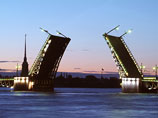 Дворцовый мост в Петербурге полностью закроют на выходные - иначе есть угроза, что "сползет в реку"