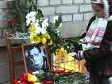 Около 13:00 гроб с телом Стругацкого вынесли из "Манежа" и погрузили в автобус. Писателя проводили аплодисментами
