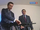 Государственные испытания АК-12, по словам главного конструктора "Ижмаша" Владимира Злобина, должны начаться в следующем году и завершиться в июне-июле 2013 года