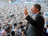 На фоне растущих беспорядков в Египте президент Мухаммед Мурси пообещал уже в понедельник издать "пояснительный меморандум" к обновленной Конституционной декларации