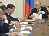 Эксперт объяснил, почему Медведев пообщается со СМИ раньше Путина