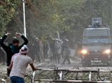 Полиция применила слезоточивый газ для разгона противников президентского указа, значительно расширяющего полномочия Мухаммеда Мурси