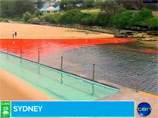 Вода на пляжах Австралии окрасилась кроваво-красным цветом, напугав отдыхающих