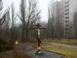 Над Чернобыльской АЭС ударными темпами возводят новый саркофаг: подняли первую арку в 5300 тонн Над Чернобыльской АЭС ударными темпами возводят новый саркофаг: подняли первую арку в 5300 тонн