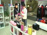 Томское праздничное агентство изъяло из магазинов "наборы для встречи конца света", так как для их продажи были необходимы лицензии на реализацию алкоголя и лекарств Томское праздничное агентство изъяло из магазинов "наборы для встречи конца света", так как для их продажи были необходимы лицензии на реализацию алкоголя и лекарств