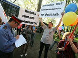  Флеш-моб петербургской организации ЛГБТ "Выход" в день борьбы с гомофобией и трансфобией 17 мая 2012 года
