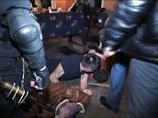 Во Владивостоке отмечавший день рождения главарь банды угонщиков принял штурм своего дома за розыгрыш друзей