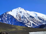 Спавший 36 лет на Камчатке вулкан снес потоком лавы базу ученых и домики туристов