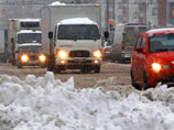 Московский снегопад заставил шоферов ночевать в пробках