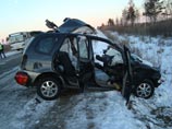В Амурской области иномарка сбила и перевернула автобус с 22 школьниками В Амурской области иномарка сбила и перевернула автобус с 22 школьниками