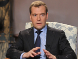 Премьер-министр России Дмитрий Медведев считает, что налоги в России повышать не нужно, но следует обсудить, какой налог выгоднее иметь - на добавленную стоимость или с продаж