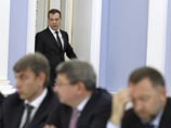 Медведев раскритиковал министров за опоздание, поставив им в пример бизнесменов