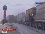 Автомобили во время недавнего транспортного коллапса из-за снегопада на трассе М-10 "Россия" стояли в пробке на протяжении 120 километров в обе стороны