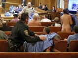 Американские нудисты устроили провокационную акцию во время обсуждения в Сан-Франциско запрета появляться в общественных местах голым