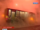 Петербургский автобус с 15 пассажирами угодил в яму с кипятком