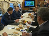 Путин проинспектировал новую железную дорогу в Сочи и 
провел совещание в поезде