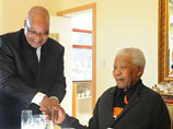 Нельсона Манделу в больнице навестил нынешний президент ЮАР