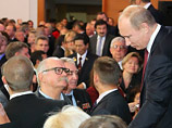 Из Кремля объяснили, зачем Путину понадобились доверенные лица, а газеты рассказали о "давке" у сцены Из Кремля объяснили, зачем Путину понадобились доверенные лица, а газеты рассказали о "давке" у сцены