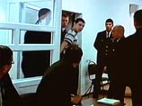 В ходе прошедших 14 дней суда Челах признал вину только в уничтожении чужого имущества - он поджег пост и трупы, будучи, по его словам, в состоянии шока и боясь, что единственному выжившему все равно не поверят В ходе прошедших 14 дней суда Челах признал вину только в уничтожении чужого имущества - он поджег пост и трупы, будучи, по его словам, в состоянии шока и боясь, что единственному выжившему все равно не поверят