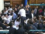 Депутаты украинской Рады выбрали спикера и "нового старого" премьера, предварительно избив друг друга ногами (ВИДЕО)