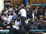 Депутаты украинской Рады выбрали спикера и "нового старого" премьера, предварительно избив друг друга ногами (ВИДЕО) Депутаты украинской Рады выбрали спикера и "нового старого" премьера, предварительно избив друг друга ногами (ВИДЕО)