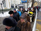 Двери Центра оперного пения Галины Вишневской открылись в четверг для сотен поклонников, пришедших проститься с великой певицей, которая умерла во вторник на 87-м году жизни