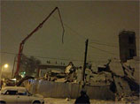 Трехэтажное строящееся здание обрушилось в Таганроге Ростовской области в четверг вечером, пять человек доставлены в больницу, под завалами еще могут быть люди