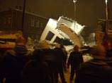 Авария произошла на стройплощадке в Таганроге накануне вечером. В момент ЧП на строительстве четырехэтажного дома по улице Чехова работали, по последним данным, 30 человек. 17 рабочих оказались погребенными под завалами обрушившегося здания Авария произошла на стройплощадке в Таганроге накануне вечером. В момент ЧП на строительстве четырехэтажного дома по улице Чехова работали, по последним данным, 30 человек. 17 рабочих оказались погребенными под завалами обрушившегося здания